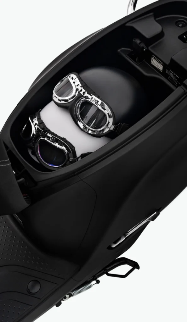 Cốp xe rộng tới 17 Lít.